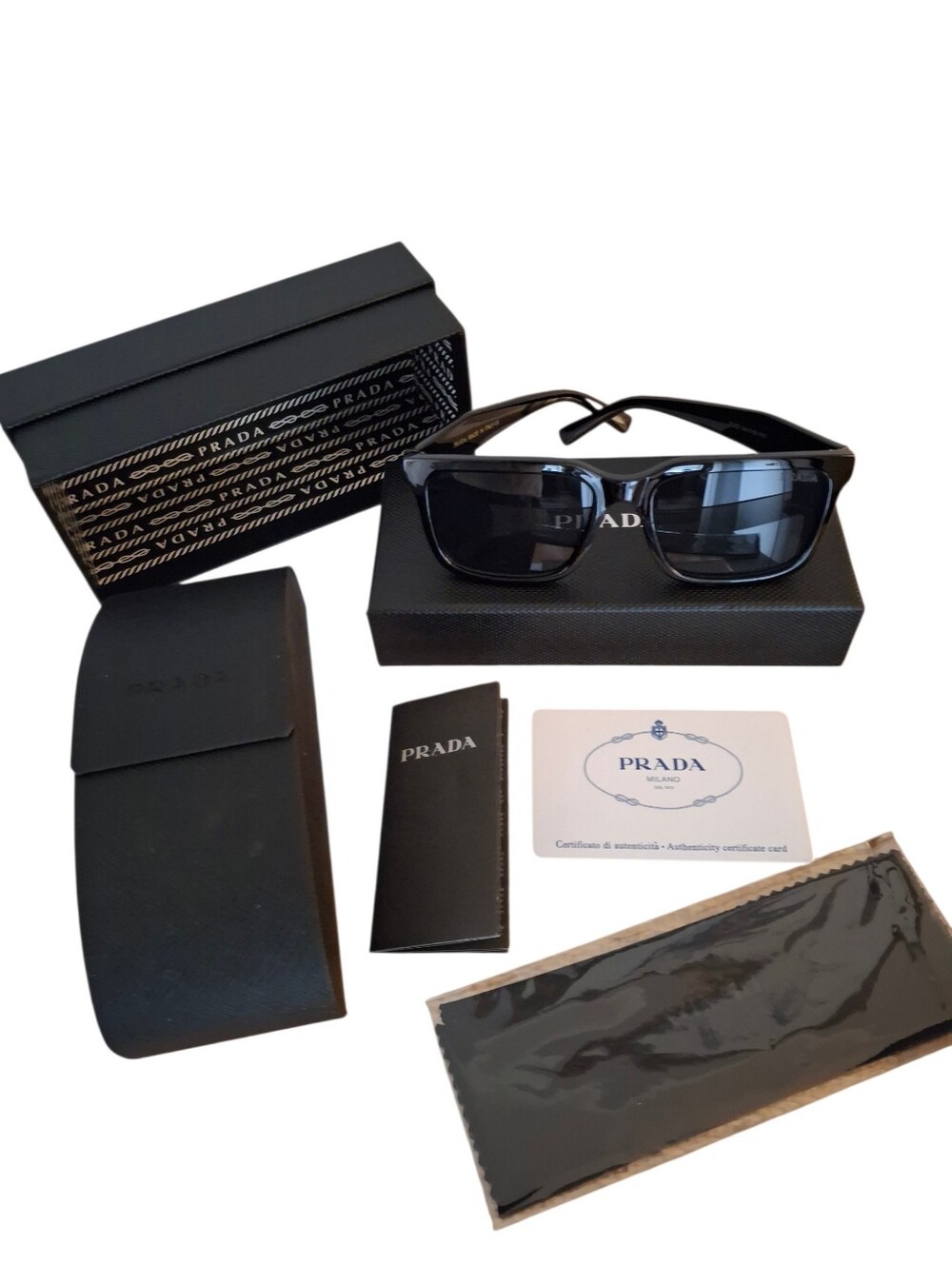 Black Sleek Design Sunglasses